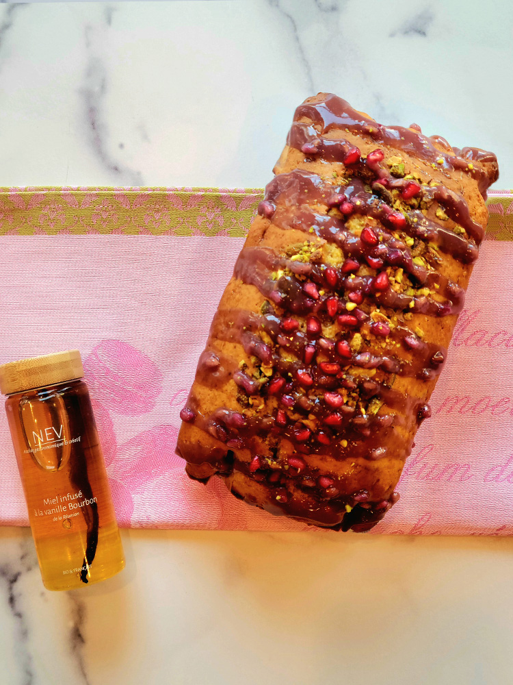 Pistachio Honey Cake with Pomegranate&nbsp;Icing